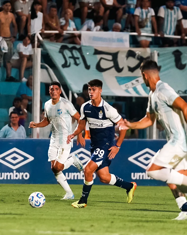 Facundo Di Biasi tuvo su primera titularidad en Gimnasia