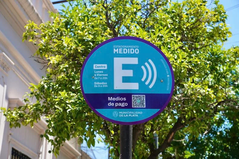 El estacionamiento medido vuelve a su horario habitual en La Plata
