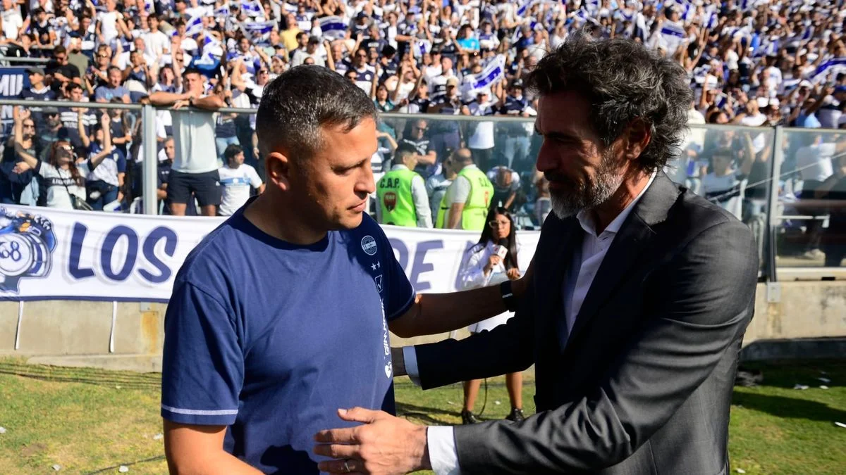 Diego Flores y Eduardo Domínguez ¿en la mira tras el clásico?