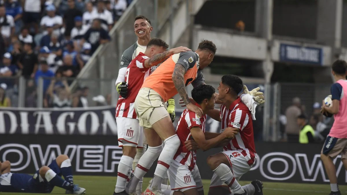 Así fue el gol de Tiago Palacios, que le dio el triunfo a Estudiantes