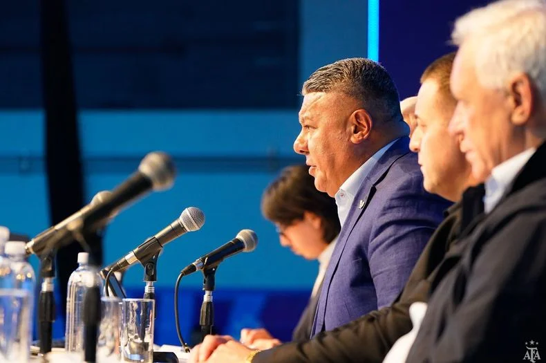 Gimnasia y Estudiantes atentos. La Asociaci&oacute;n del F&uacute;tbol Argentino trabaja en el regreso de los visitantes