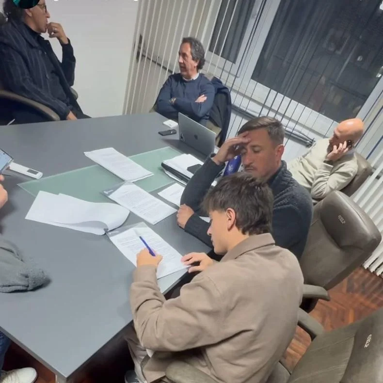 La dirigencia de Mariano Cowen en la firma de P&eacute;rez como refuerzo de Gimnasia