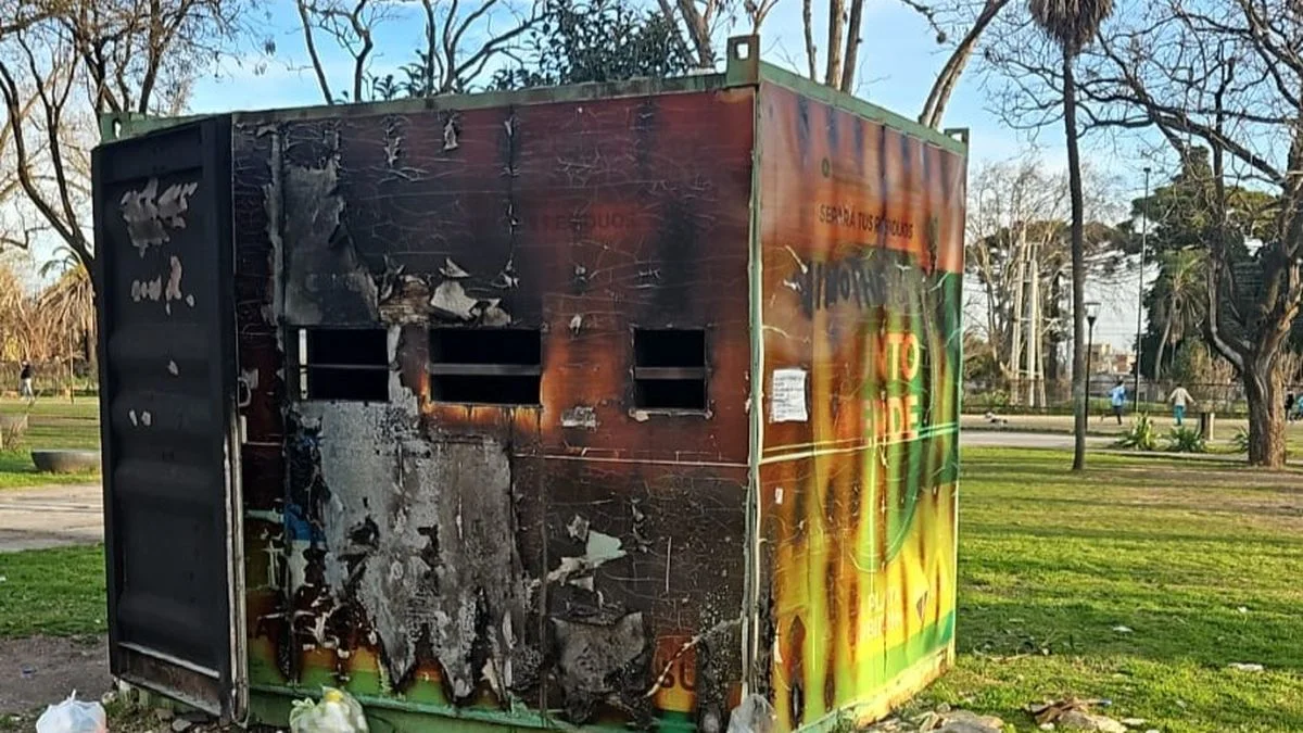 Prendieron fuego un contenedor de basura en Tolosa