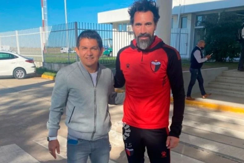 El Pulga Rodr&iacute;guez junto a Eduardo Dom&iacute;nguez en Col&oacute;n de Santa Fe