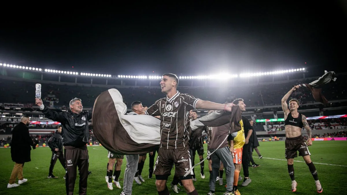 "Que la gente...", la particular chicana de Platense tras eliminar a River