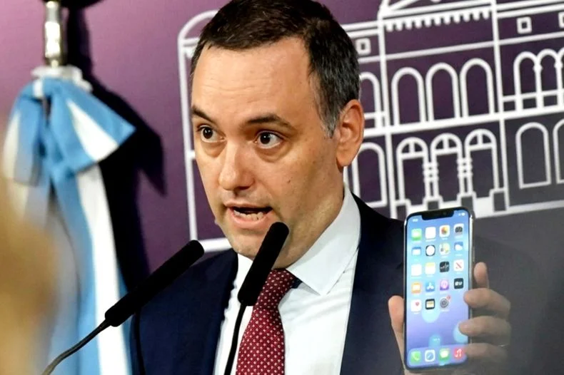Manuel Adorni y un archivo que lo condena: hasta María Eugenia Vidal se la agarró con el jefe de gabinete
