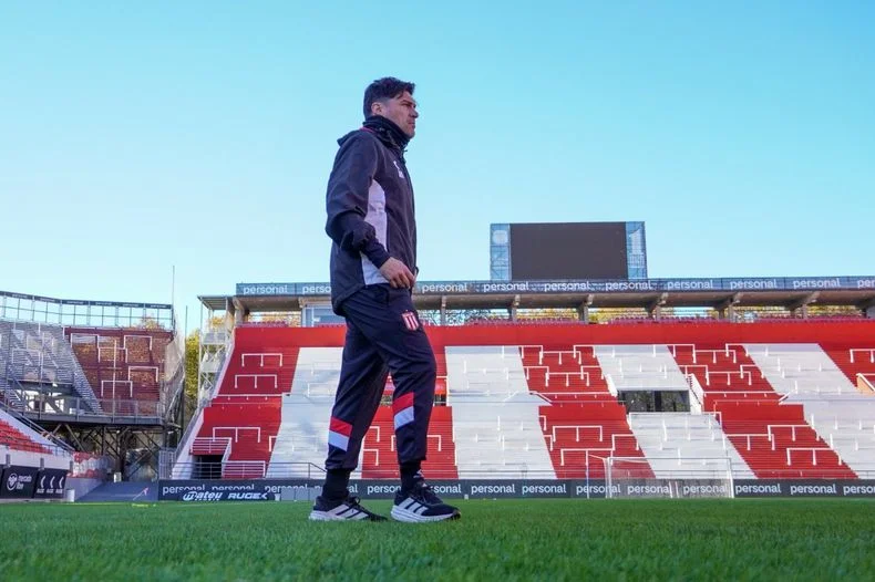 Cacique Medina entrenó este domingo con el plantel de Estudiantes en Estadio UNO