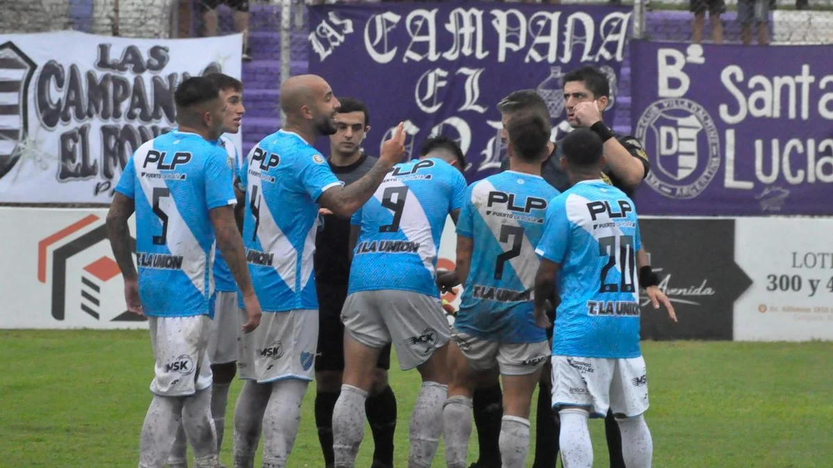 Villa San Carlos perdió en Campana por un arbitraje bochornoso