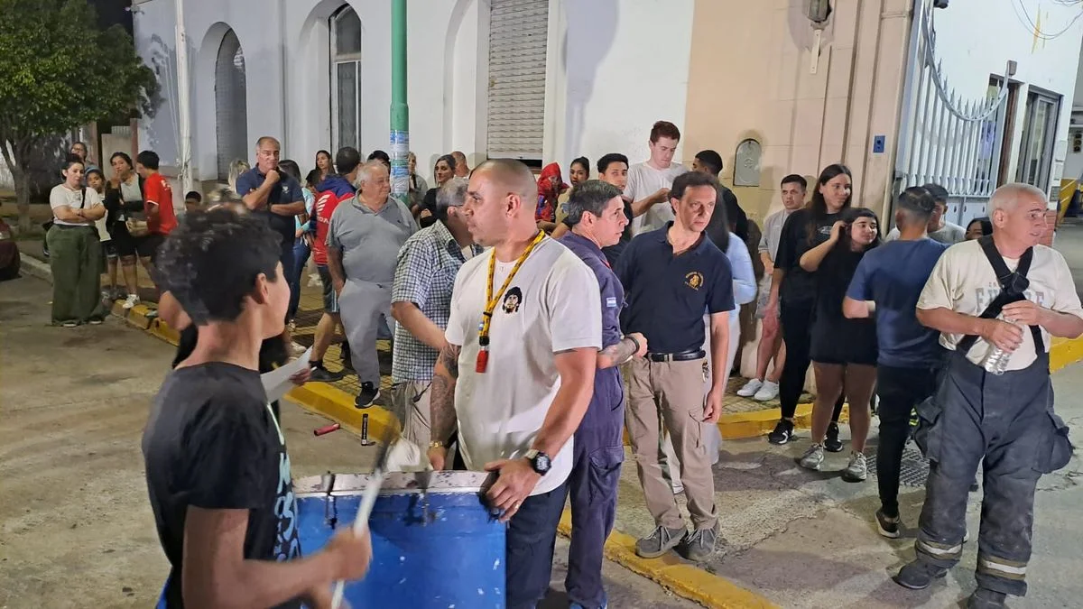 Sirenazo y bronca en Ensenada por la crisis de los Bomberos Voluntarios