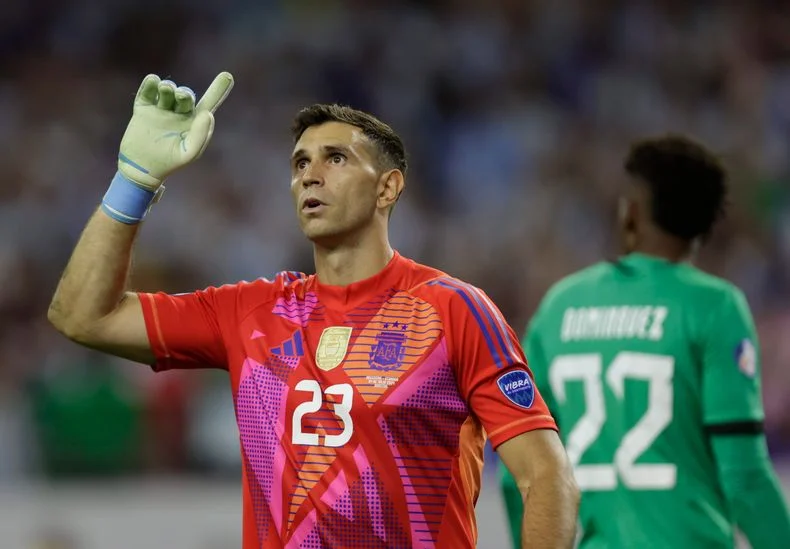 Emiliano Martínez asustó a toda la Selección Argentina, pero no sufrió una lesión grave