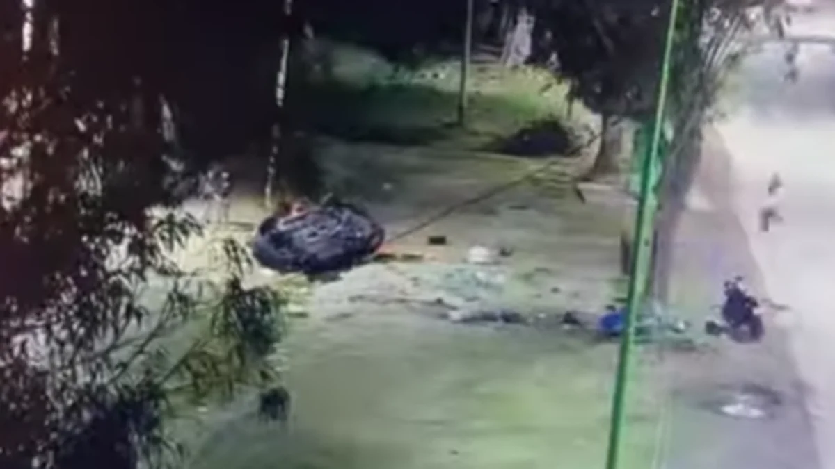 Volcó en Ensenada y abandonó un auto con pedido de secuestro