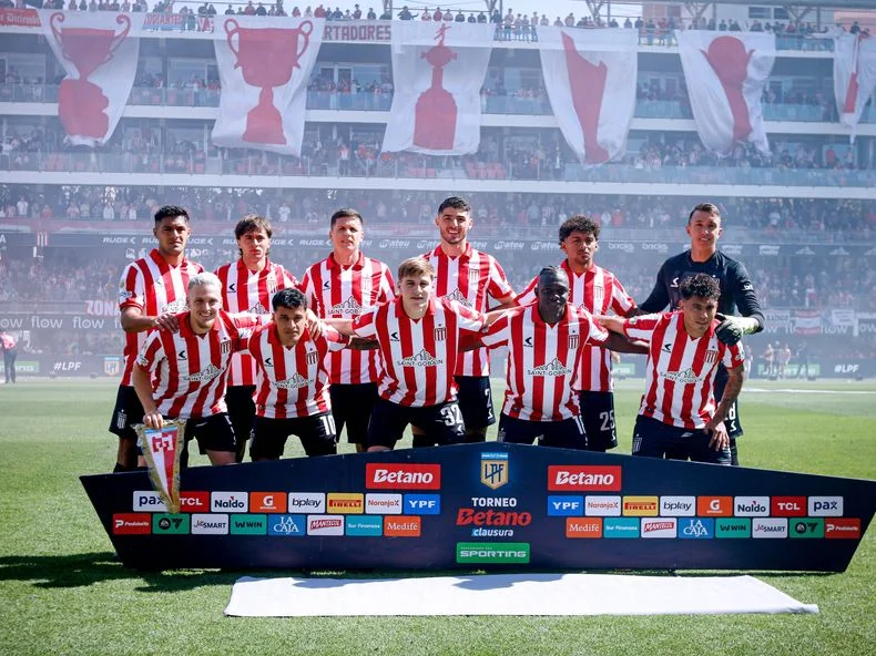 Estudiantes jugar&aacute; con su casaca principal, como en el &uacute;ltimo derby