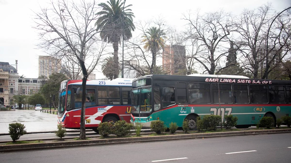 La UTA y las cámaras llegaron a un acuerdo y no habrá paro de micros