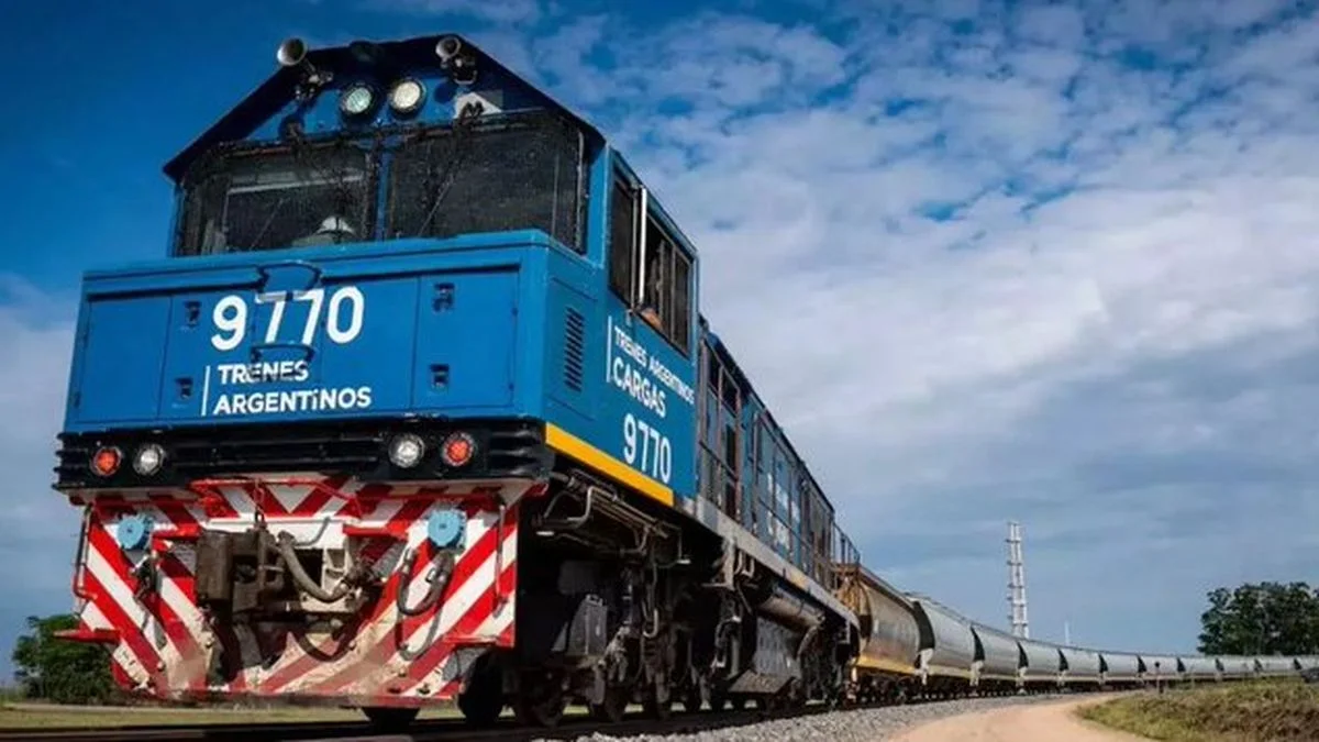 Javier Milei firmó el decreto para privatizar el tren Belgrano Cargas