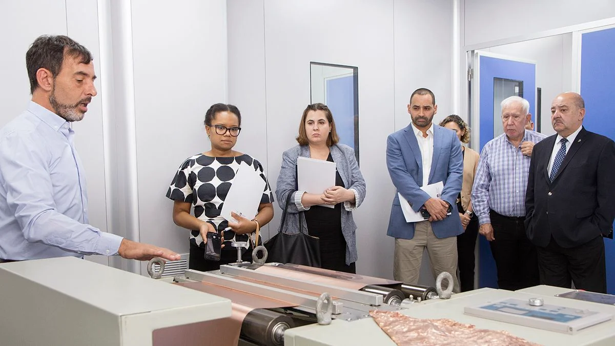 La UNLP recibió a la embajada de Estados Unidos en sus plantas productivas