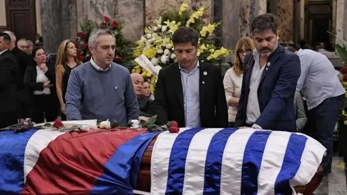 Kicillof pidió perdón a los uruguayos porque Milei "celebró la muerte de un líder político"