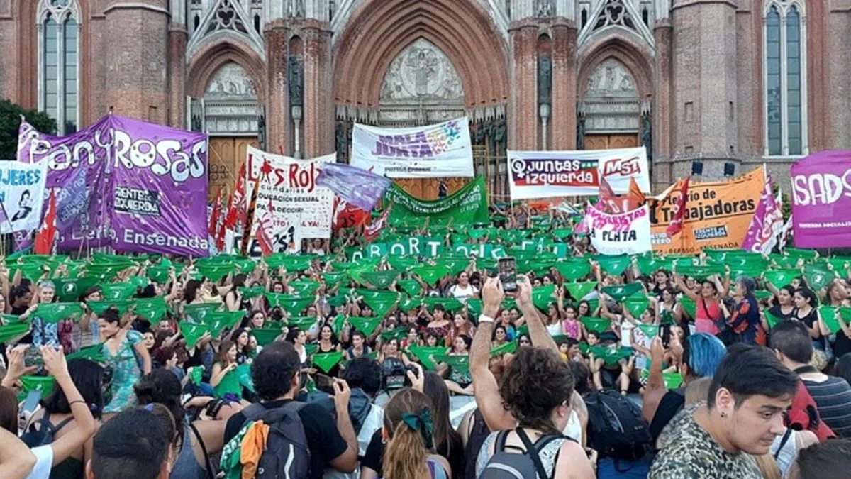 Socias de Gimnasia y Estudiantes marcharán por el 8M
