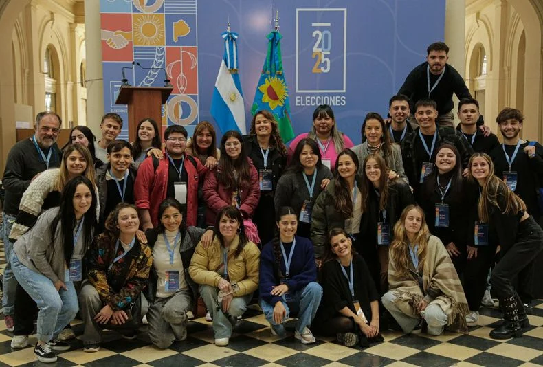 Parte del equipo de la Secretar&iacute;a Electoral a cargo del escrutinio de las elecciones legislativas en Provincia de Buenos Aires