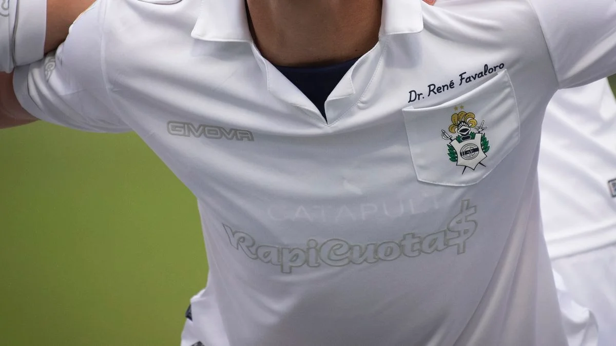 La nueva camiseta de Gimnasia, en el streaming del momento