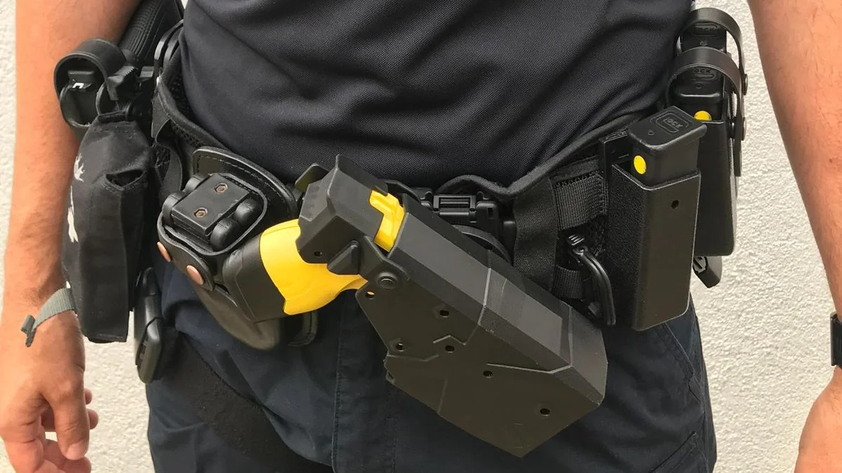 Impulsan el uso de pistolas Taser en las fuerzas de seguridad de La Plata