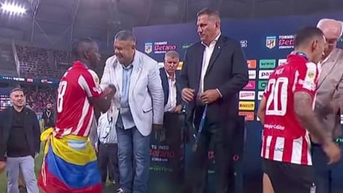 Edwuin Cetré: "Le pedimos disculpas a los jugadores de Rosario Central"