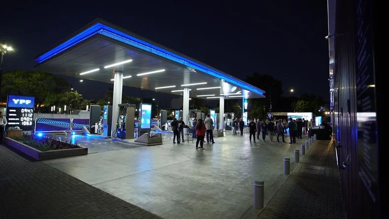 YPF anunció que la nafta será más barata a la madrugada