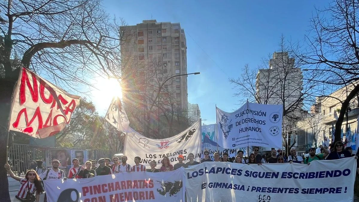 Gimnasia y Estudiantes marcharon por la Noche de los Lápices