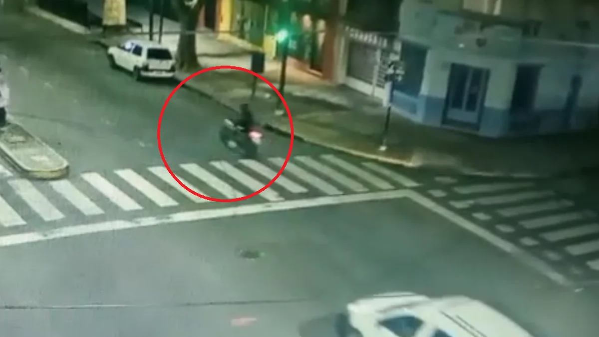 Se conocieron imágenes del choque en La Plata donde murió un repartidor