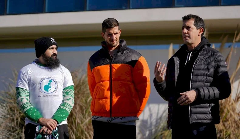 Tras el episodio Rodrigo Rey dio charlas con Wado De Pedro en Estancia Chica