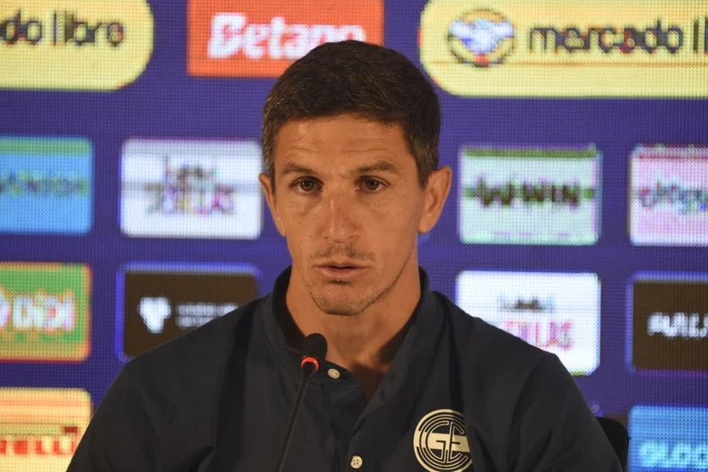Nacho Fernández: "Vamos a salir a buscar el partido con nuestra gente"