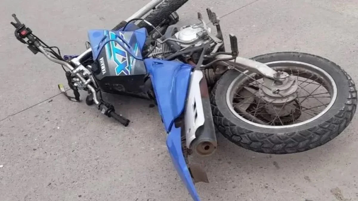 Murió un motociclista tras chocar contra un poste en Berisso