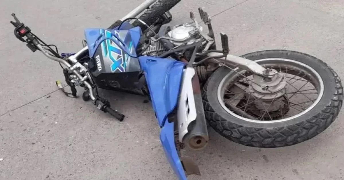 Murió un motociclista tras chocar contra un poste en Berisso | El ...