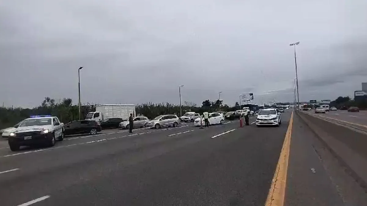 Hay demoras tras un accidente en la Autopista Buenos Aires - La Plata