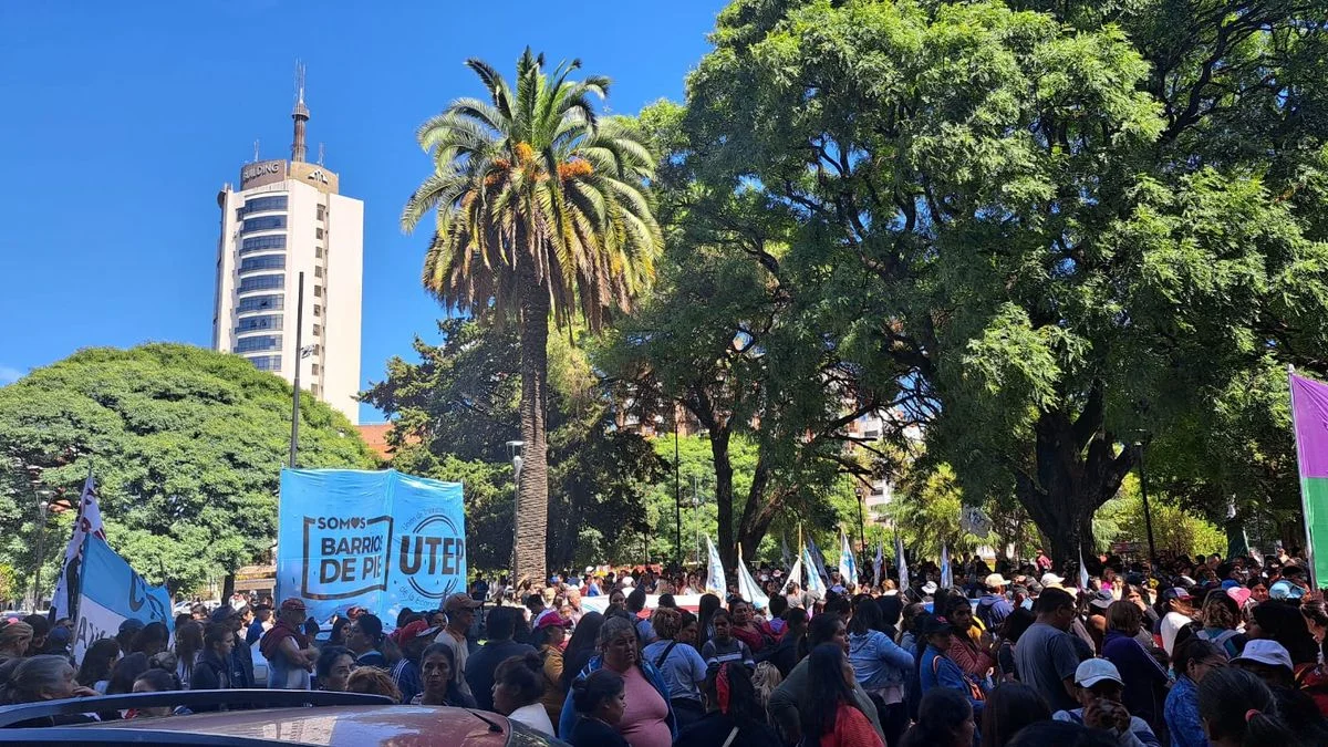 Organizaciones se movilizaron en La Plata para pedir un ingreso de emergencia escolar