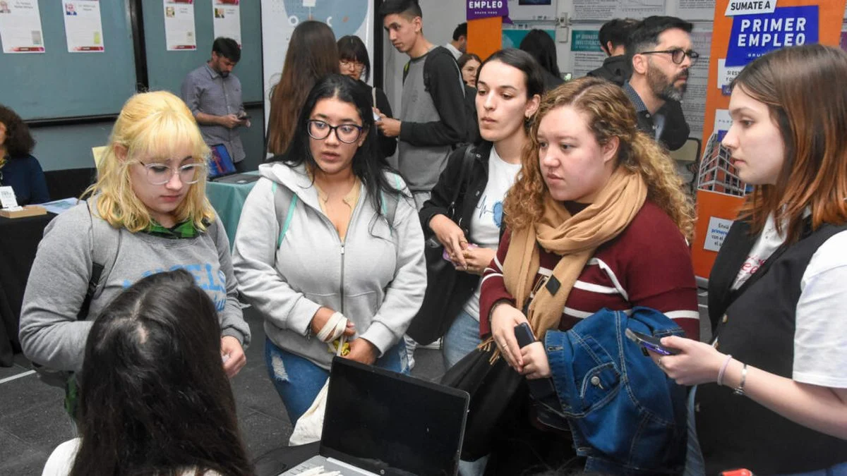 La Facultad de Ciencias Económicas tuvo su expo empleo