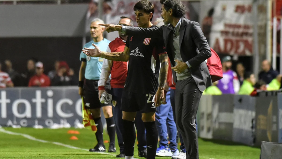 Eduardo Domínguez se comparó con Guardiola y subió al ring a un periodista