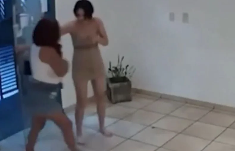 Las viudas negras en plena fuga del departamento