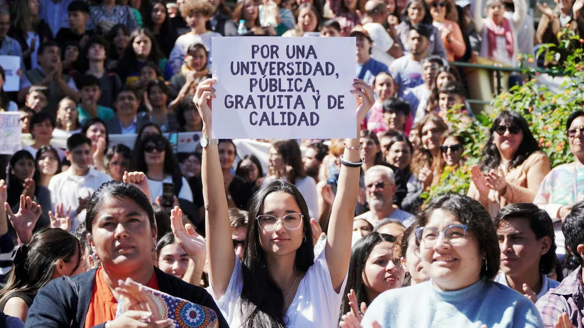 El Gobierno criticó a la UNLP por no "cobrarle" a extranjeros pero los datos rompen el relato oficial