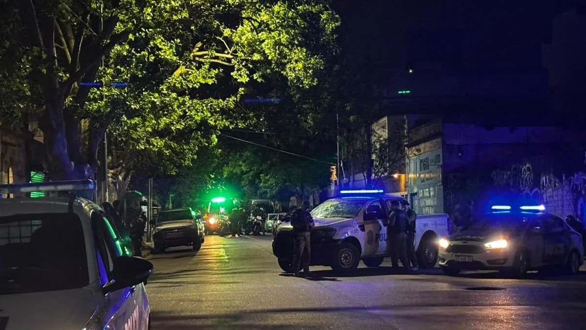 Amplio operativo para reducir e internar a un hombre en La Plata