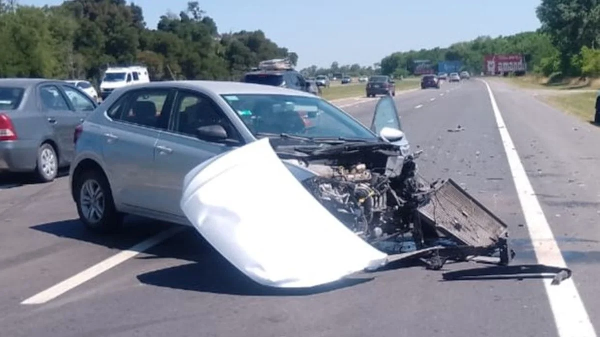 Impactante accidente entre dos vehículos en Ruta 2