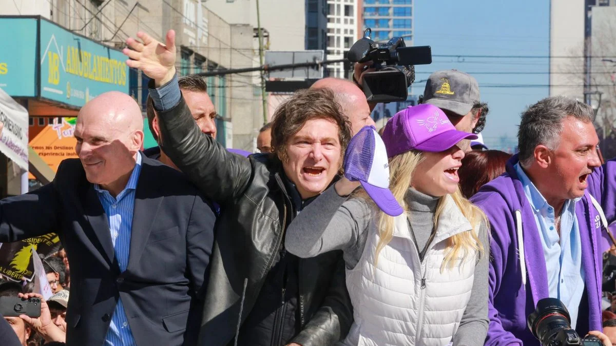 Javier Milei llega a Mar del Plata para abrazar a la militancia