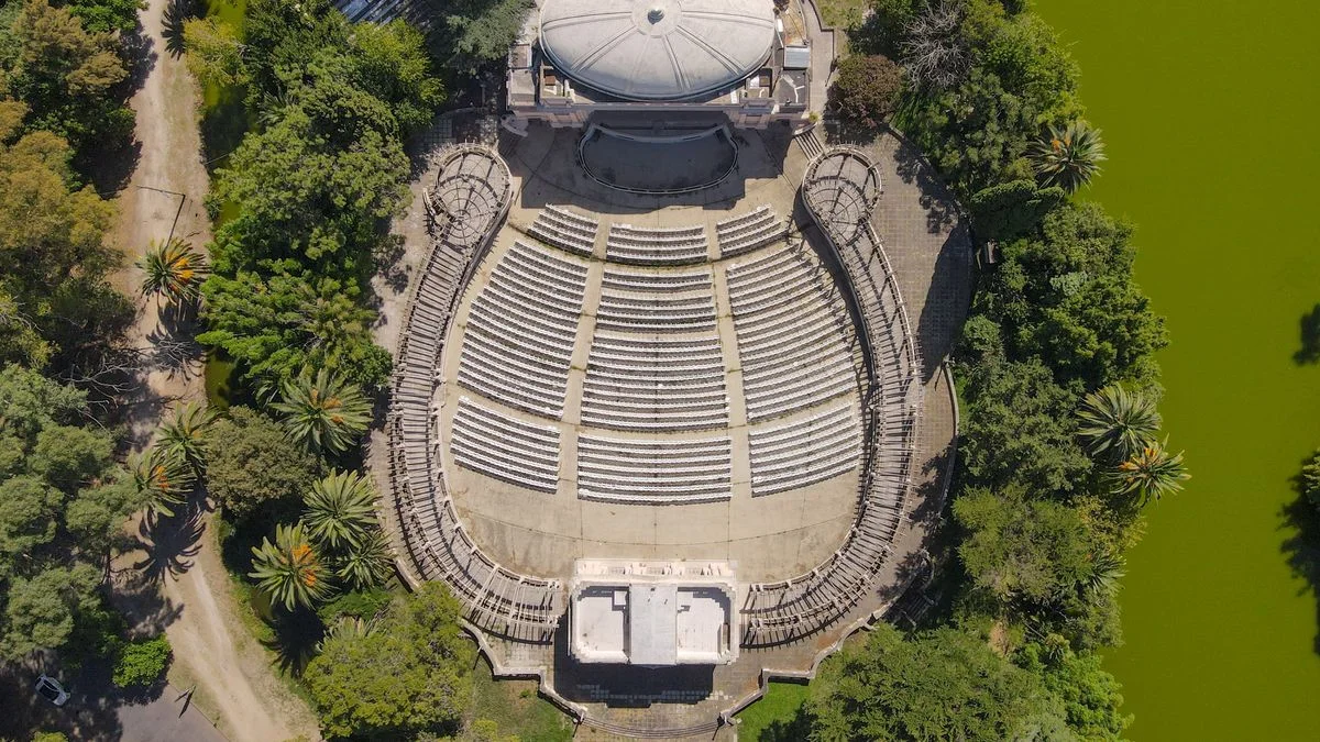 Adjudicaron las obras del Teatro del Lago