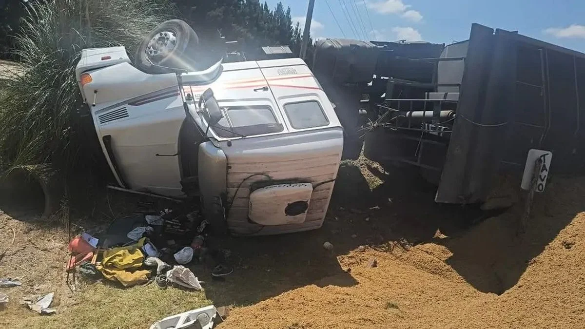 Volcó un camión en plena ruta en Etcheverry