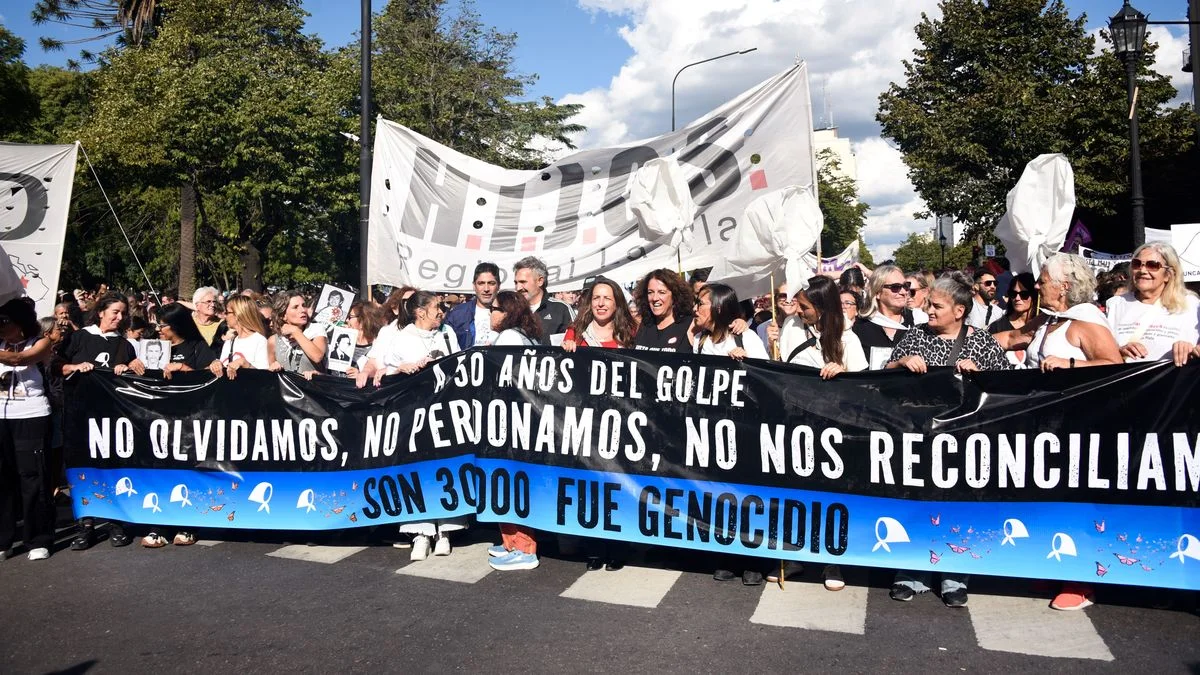 La Plata marchó en la previa del Día de la Memoria