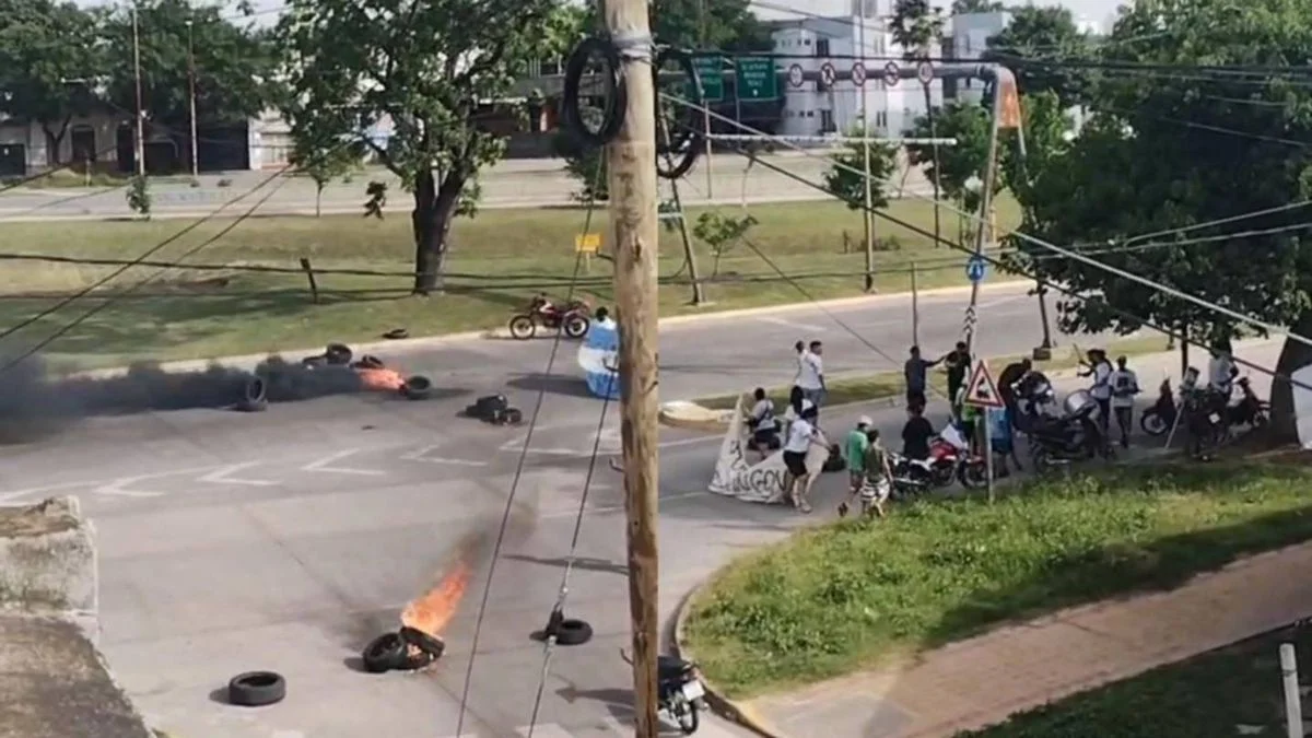 Asesinato en Tolosa: cortaron uno de los accesos a La Plata