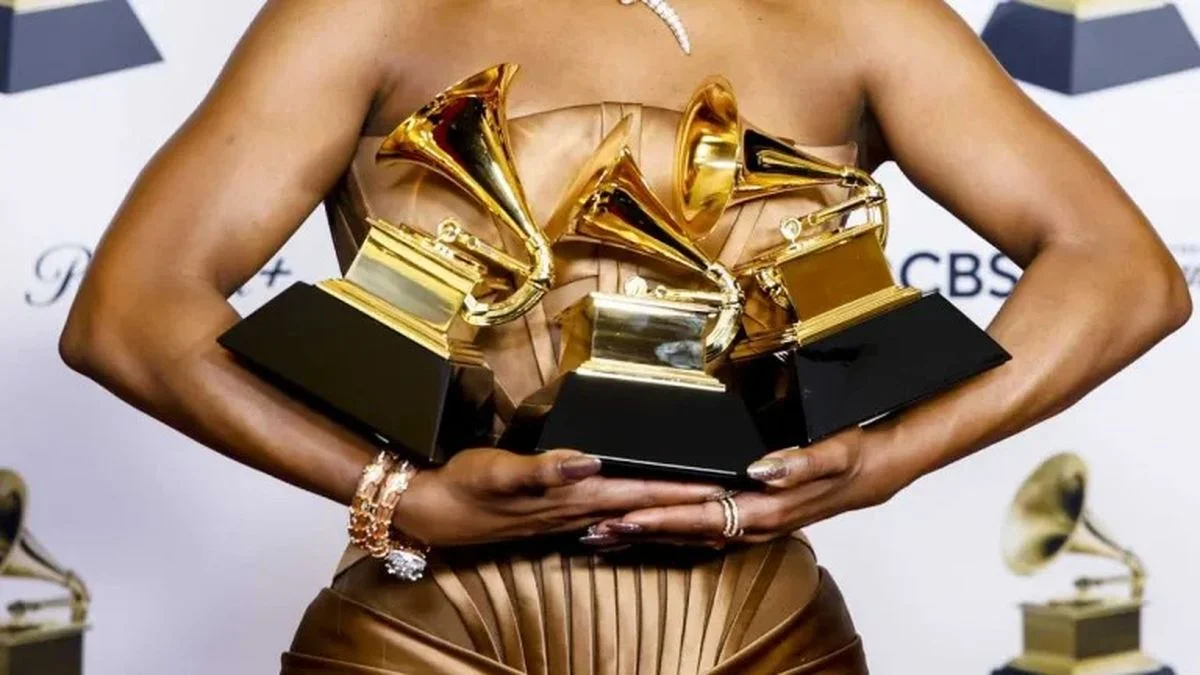 Una argentina conducirá los Premios Grammy 2025