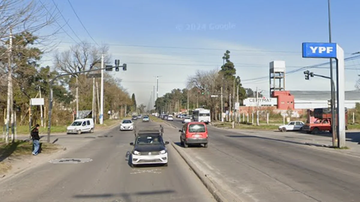 Vecinos de Olmos cortaron la avenida 44 por falta de luz