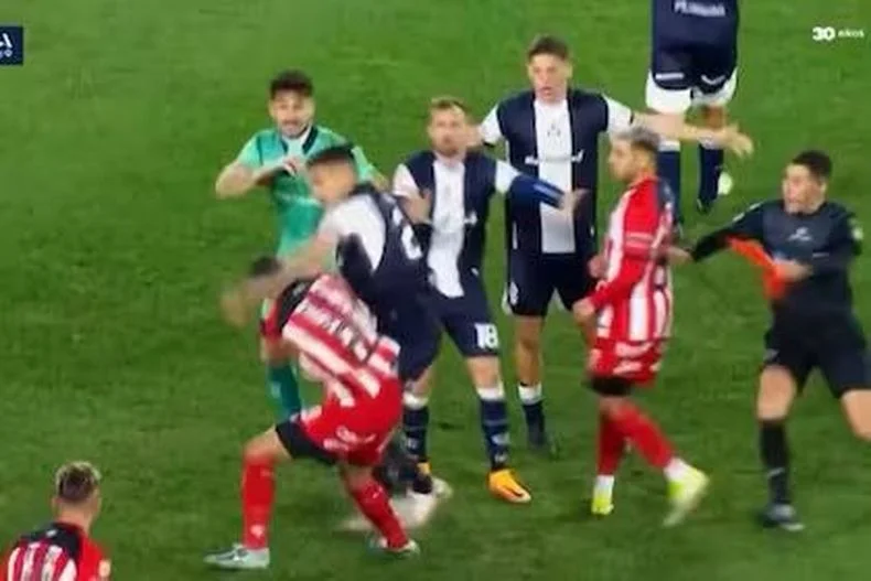 Gimnasia ya tuvo antecedentes con pol&eacute;micas enfrentando al Barracas de Claudio Tapia