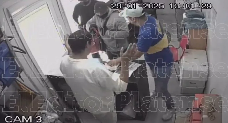 As&iacute; fue el momento cuando los delincuentes amenazaron a los empleados del Frigor&iacute;fico Gorina