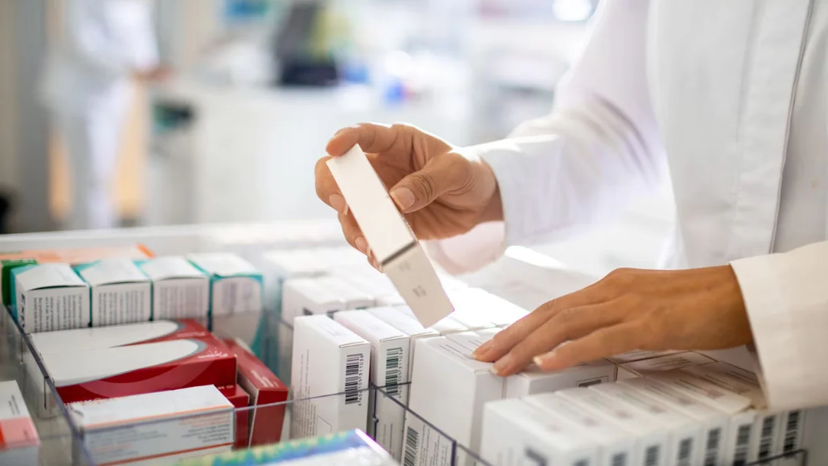 Las farmacias deberán exhibir un código QR con la lista de precios